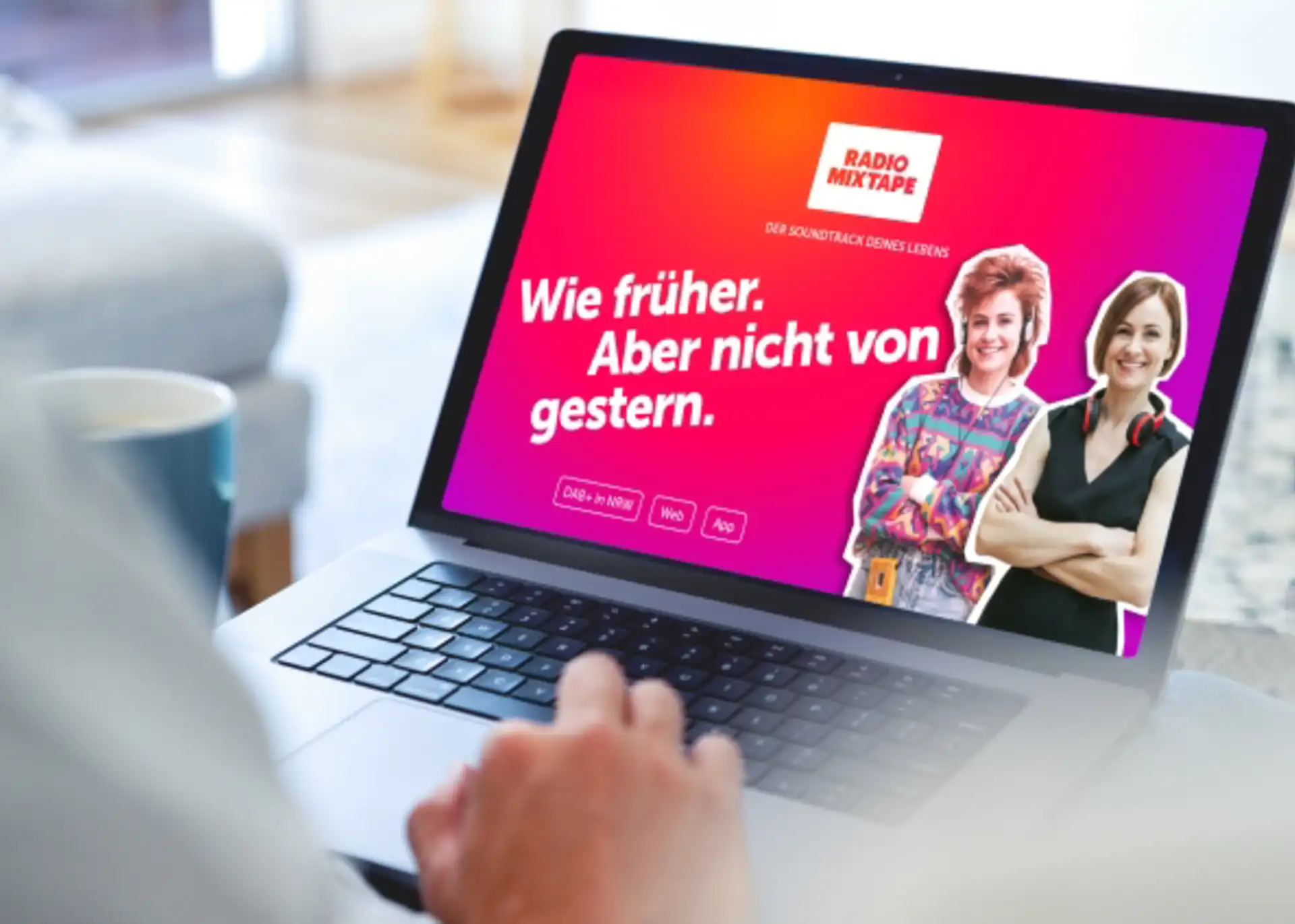 Radio Mixtape B2B Kampagne »Wie früher. Aber nicht von gestern.« auf einem Laptop-Screen