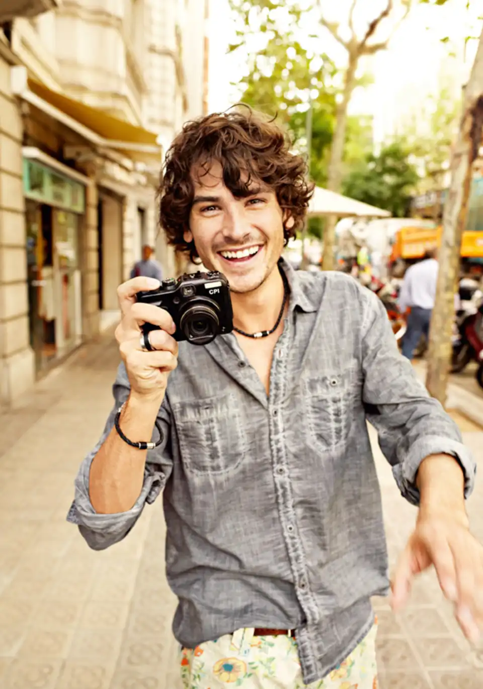 Male Model mit Kamera
